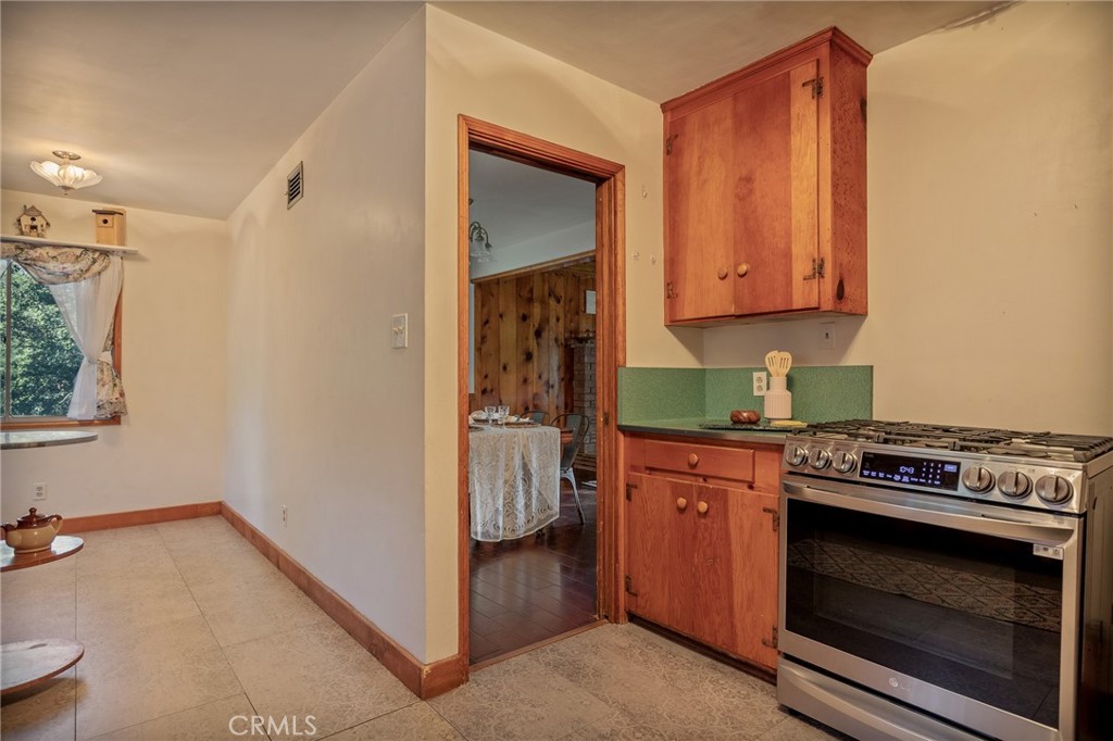 720 Rocky Loop Crestline, CA 92325 - Photo 22 of 48