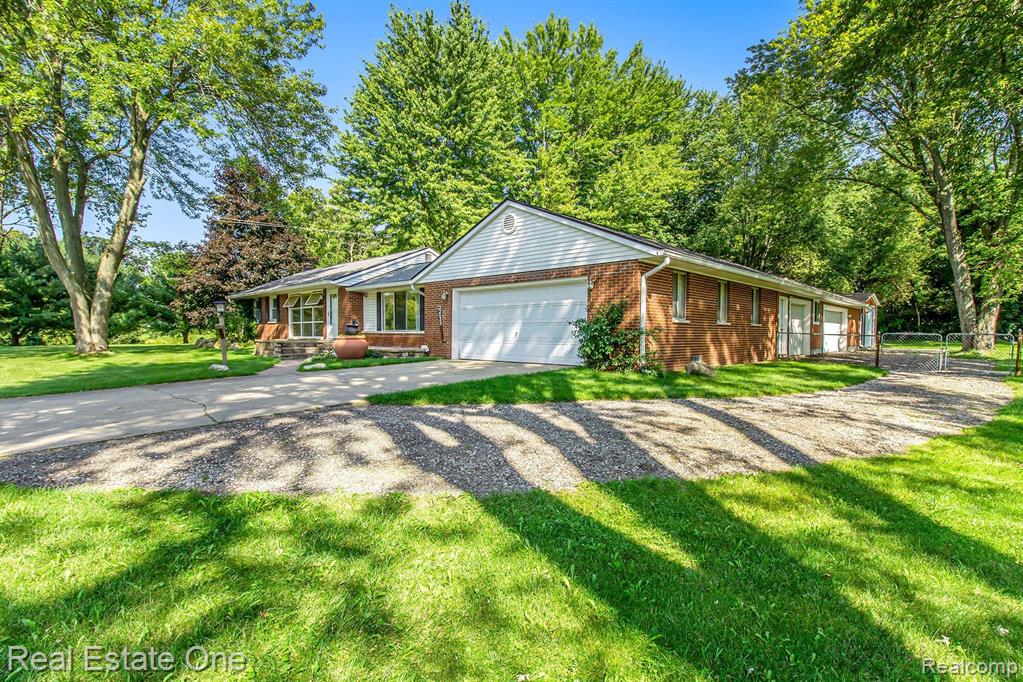 235 East Coon Lake Road Howell, MI 48843 - Photo 1 of 15