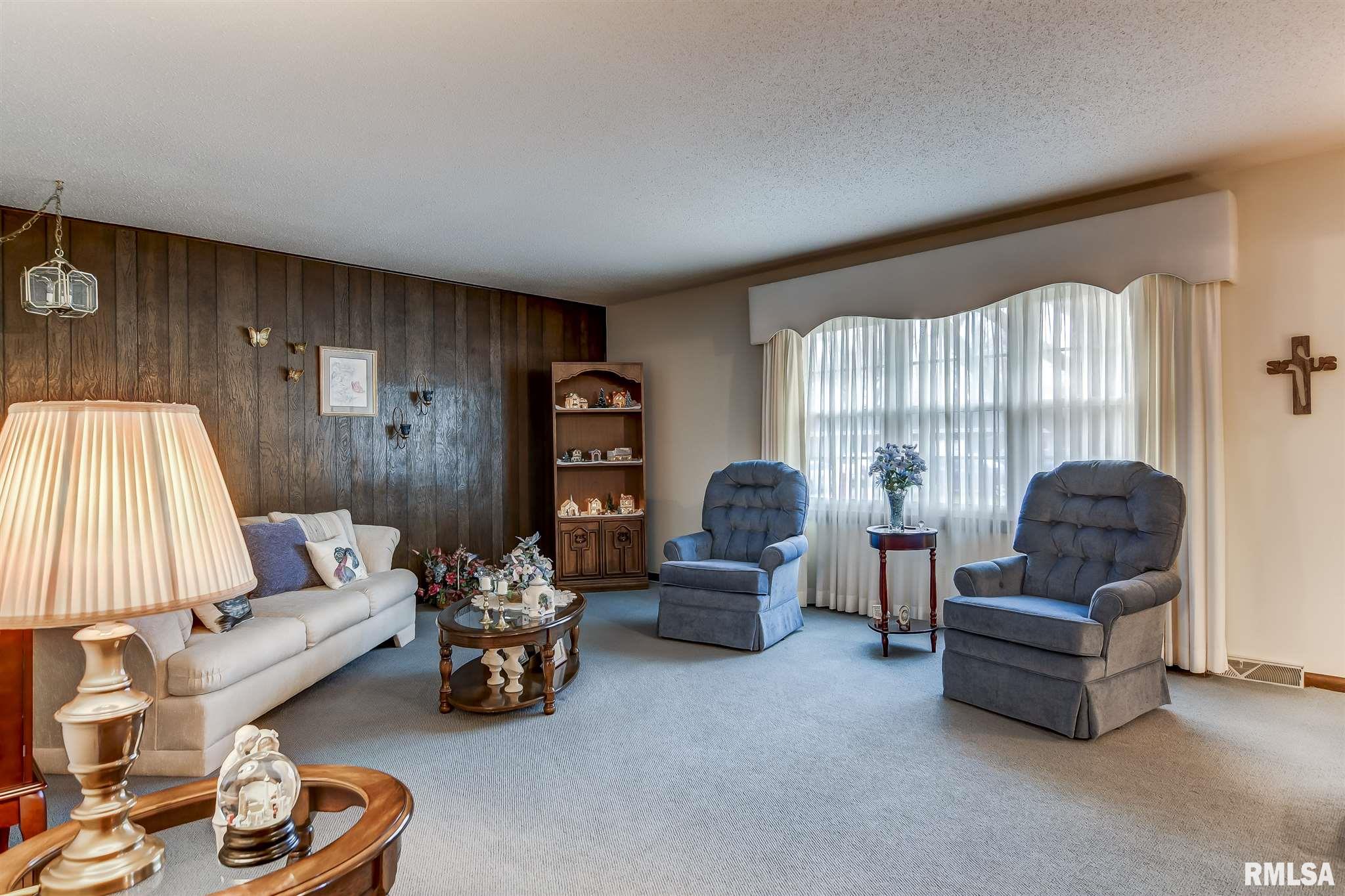 604 Rainbow Drive Athens, IL 62613 - Photo 4 of 27 Gallery Image 4