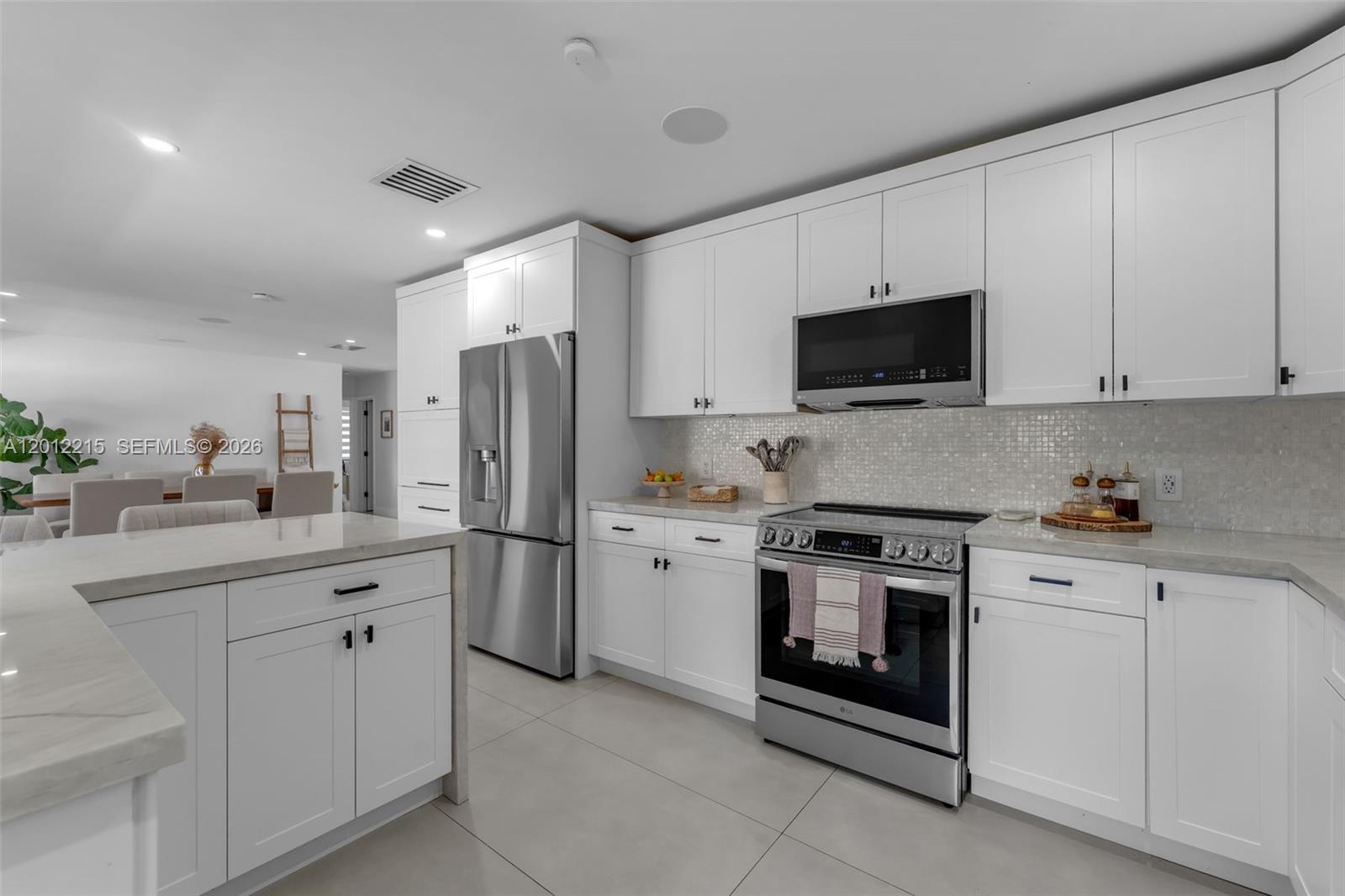 9250 Southwest 44th Street Miami, FL 33165 - Photo 13 of 55