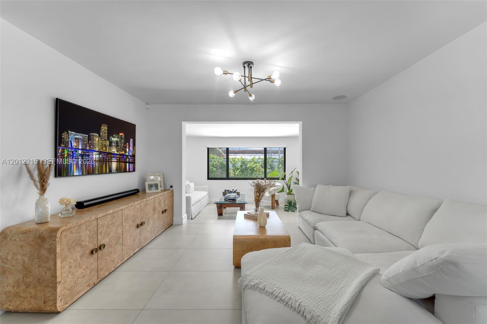 9250 Southwest 44th Street Miami, FL 33165 - Photo 5 of 55