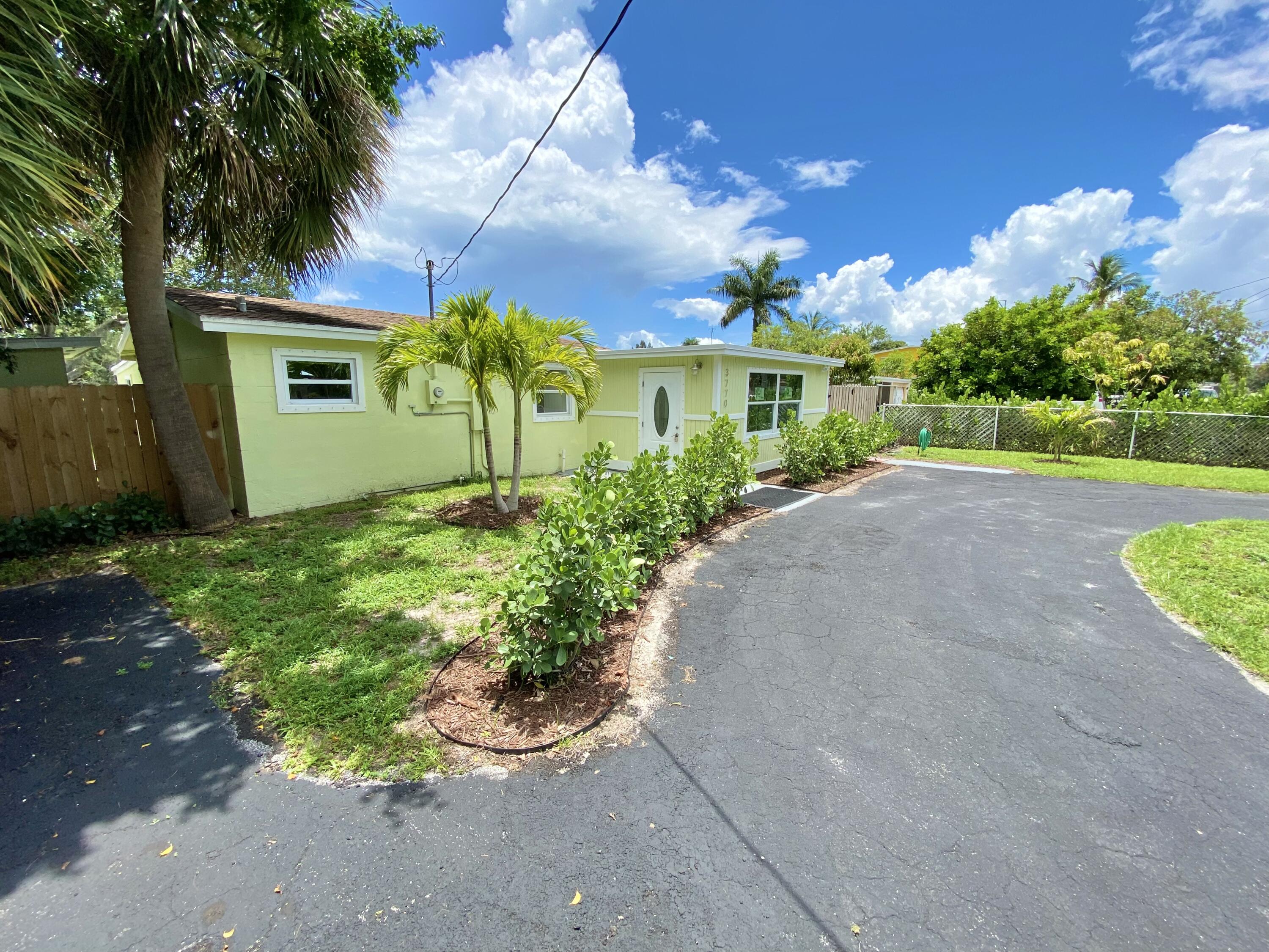 3770 Davis Road Palm Springs, FL 33461 - Photo 4 of 27 86575653-DE42-455B-90EB-5D542942F4C3
