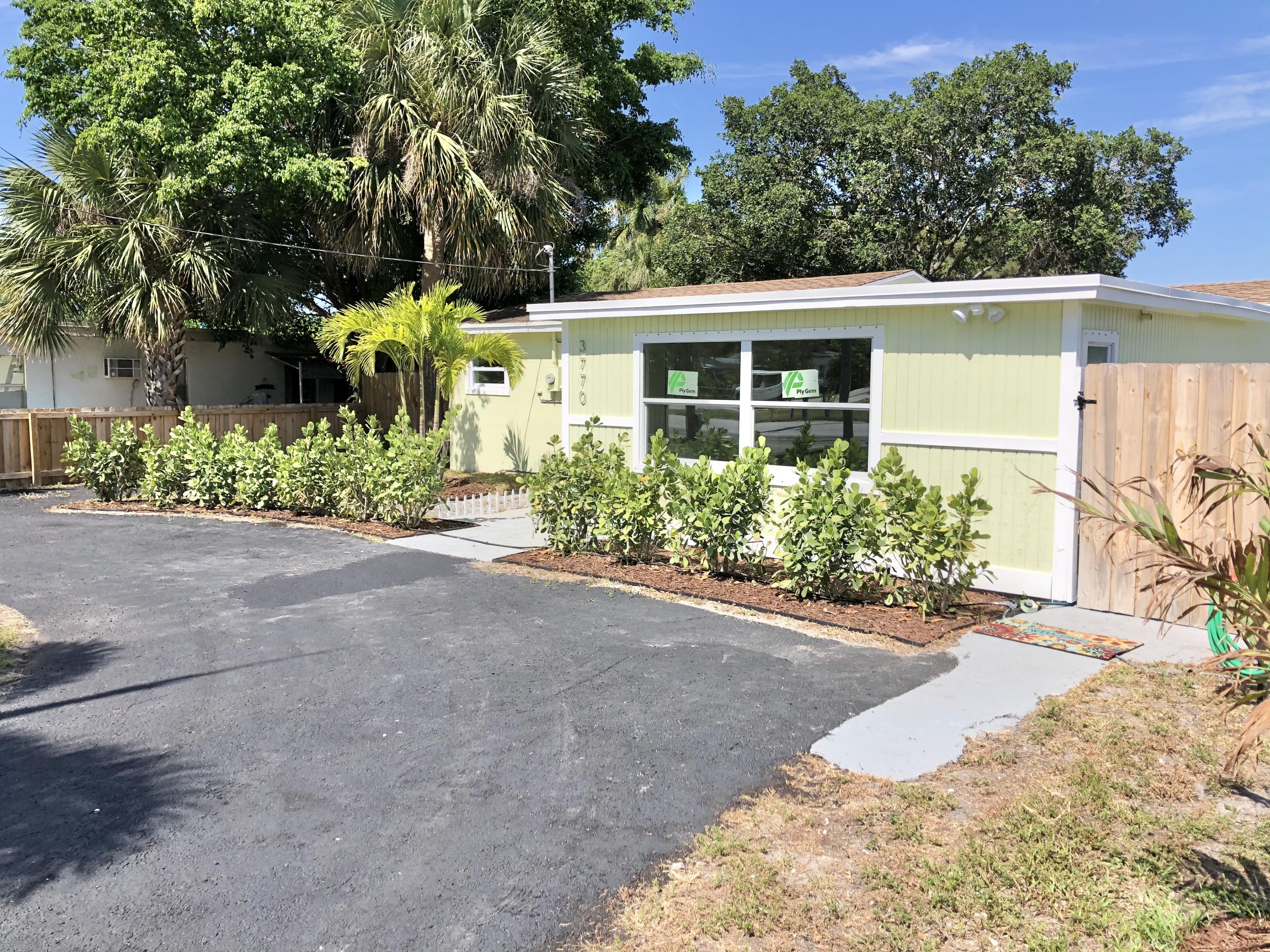 3770 Davis Road Palm Springs, FL 33461 - Photo 5 of 27 EC215A93-DD8E-4C06-AD1B-B4B65D1F1834