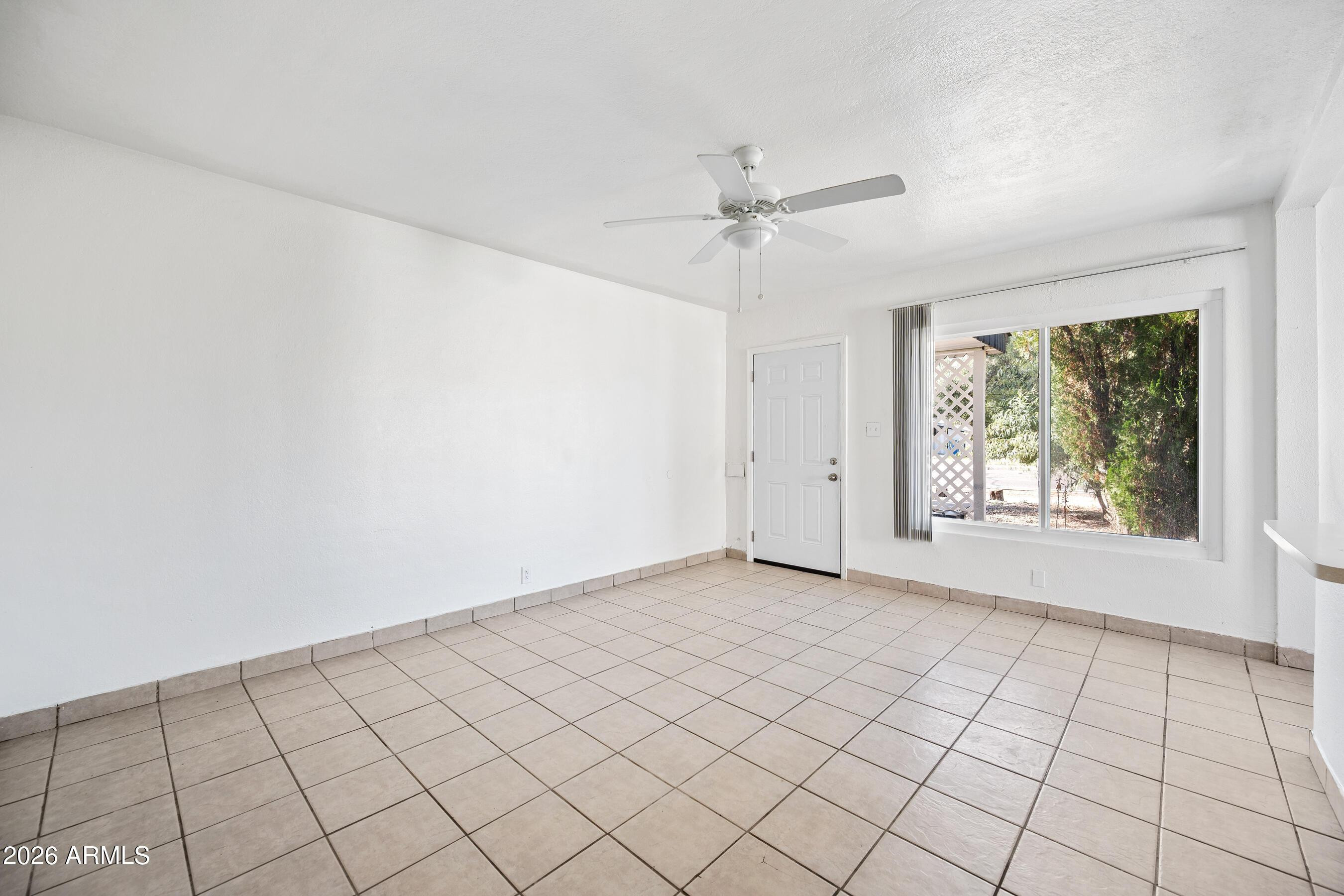 3903 North 12th Street Phoenix, AZ 85014 - Photo 4 of 16 a view of an empty room and window
