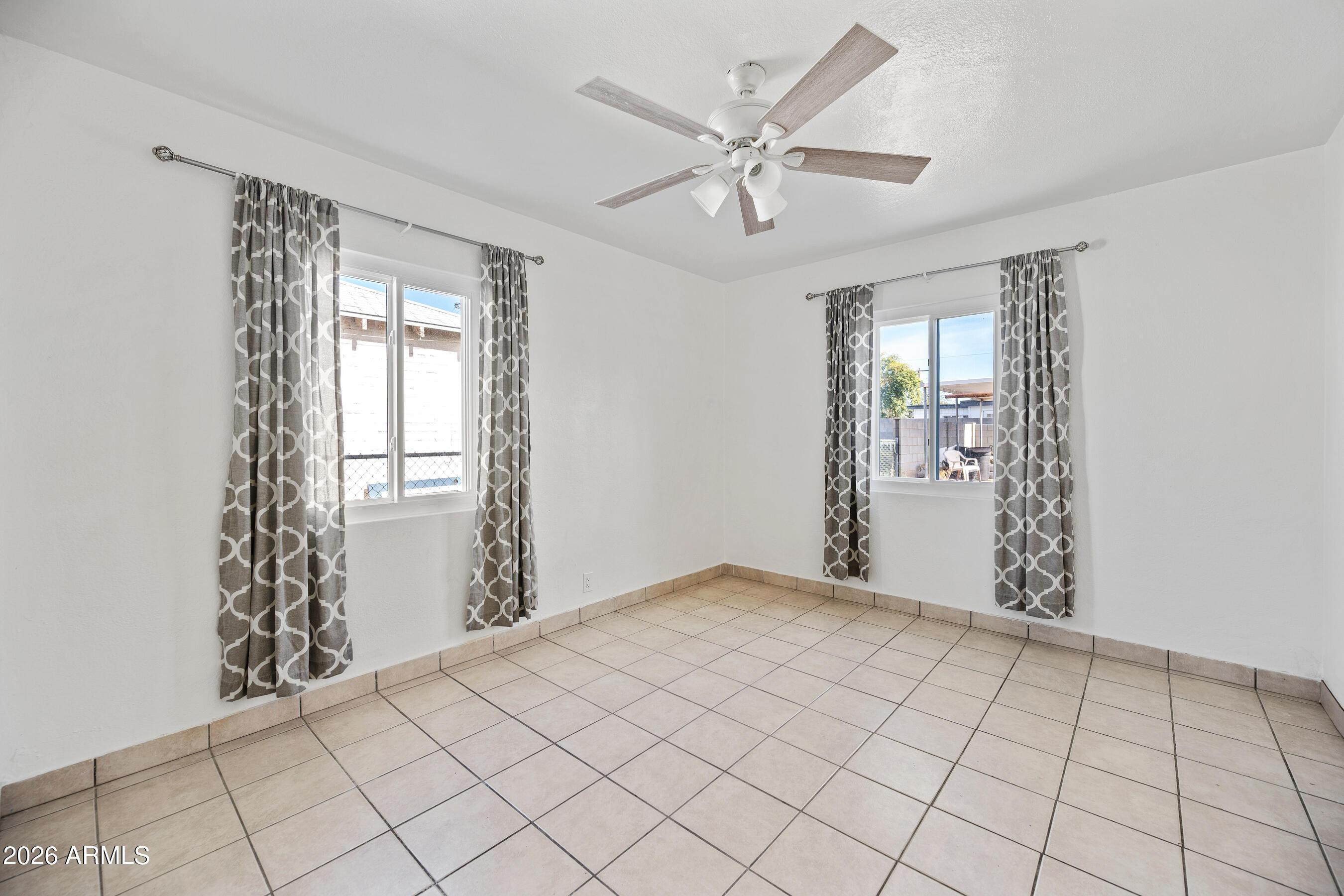 3903 North 12th Street Phoenix, AZ 85014 - Photo 9 of 16 a view of an empty room and window