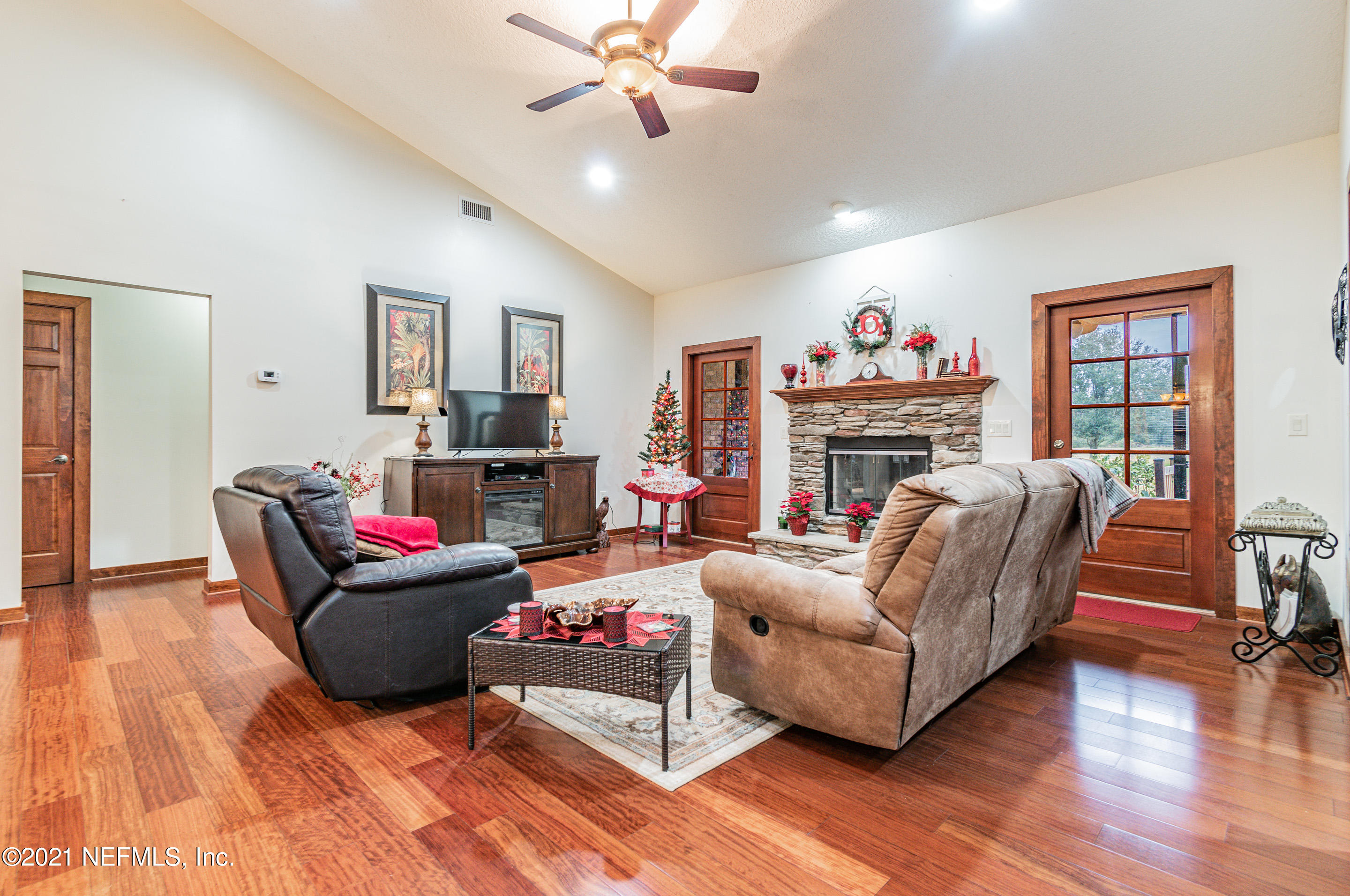 268 Decoy Road Green Cove Springs, FL 32043 - Photo 10 of 49 Family Room (2)
