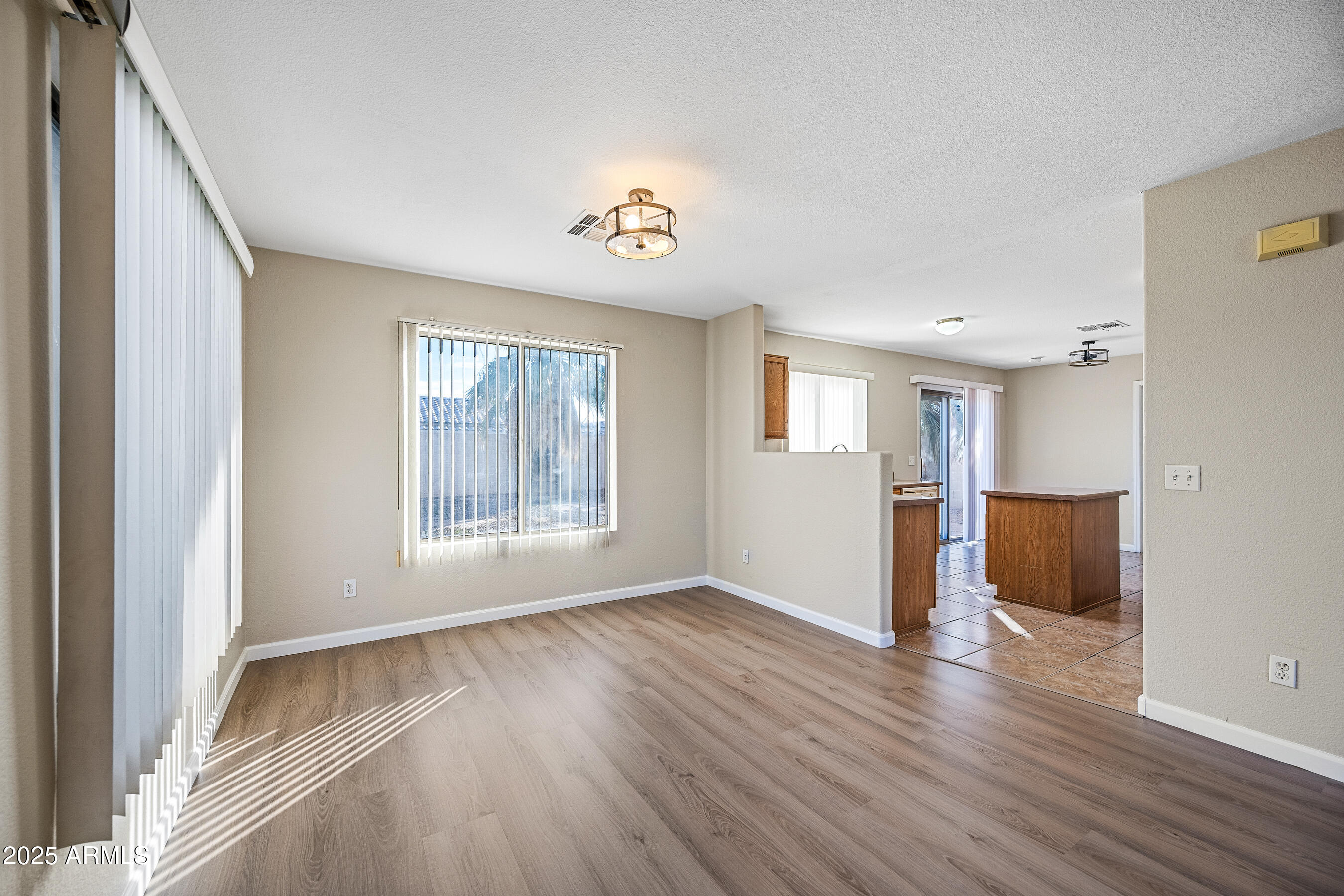 16175 West Adams Street Goodyear, AZ 85338 - Photo 4 of 27 4-16175WAS-ocupix-