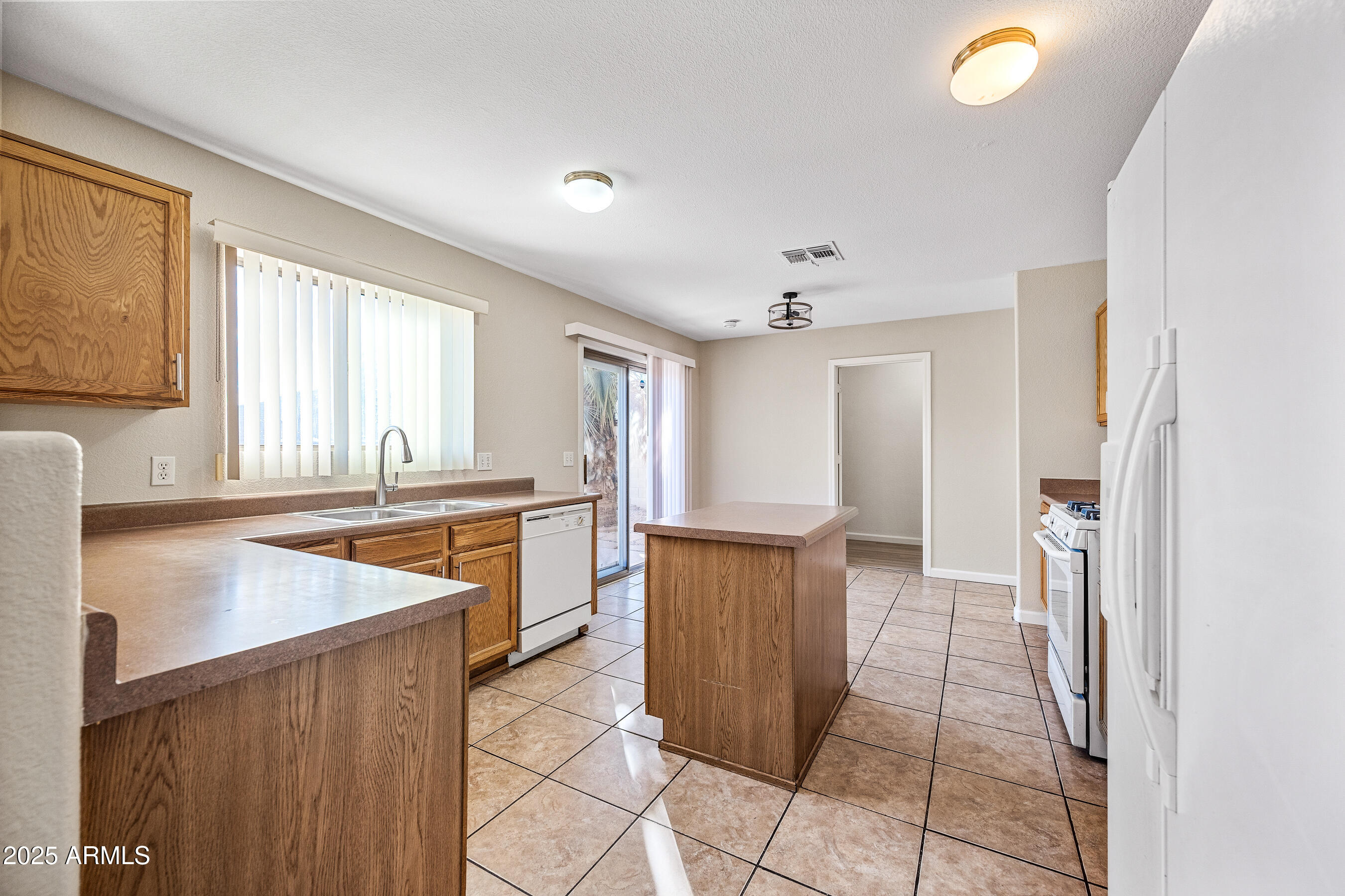 16175 West Adams Street Goodyear, AZ 85338 - Photo 6 of 27 6-16175WAS-ocupix-