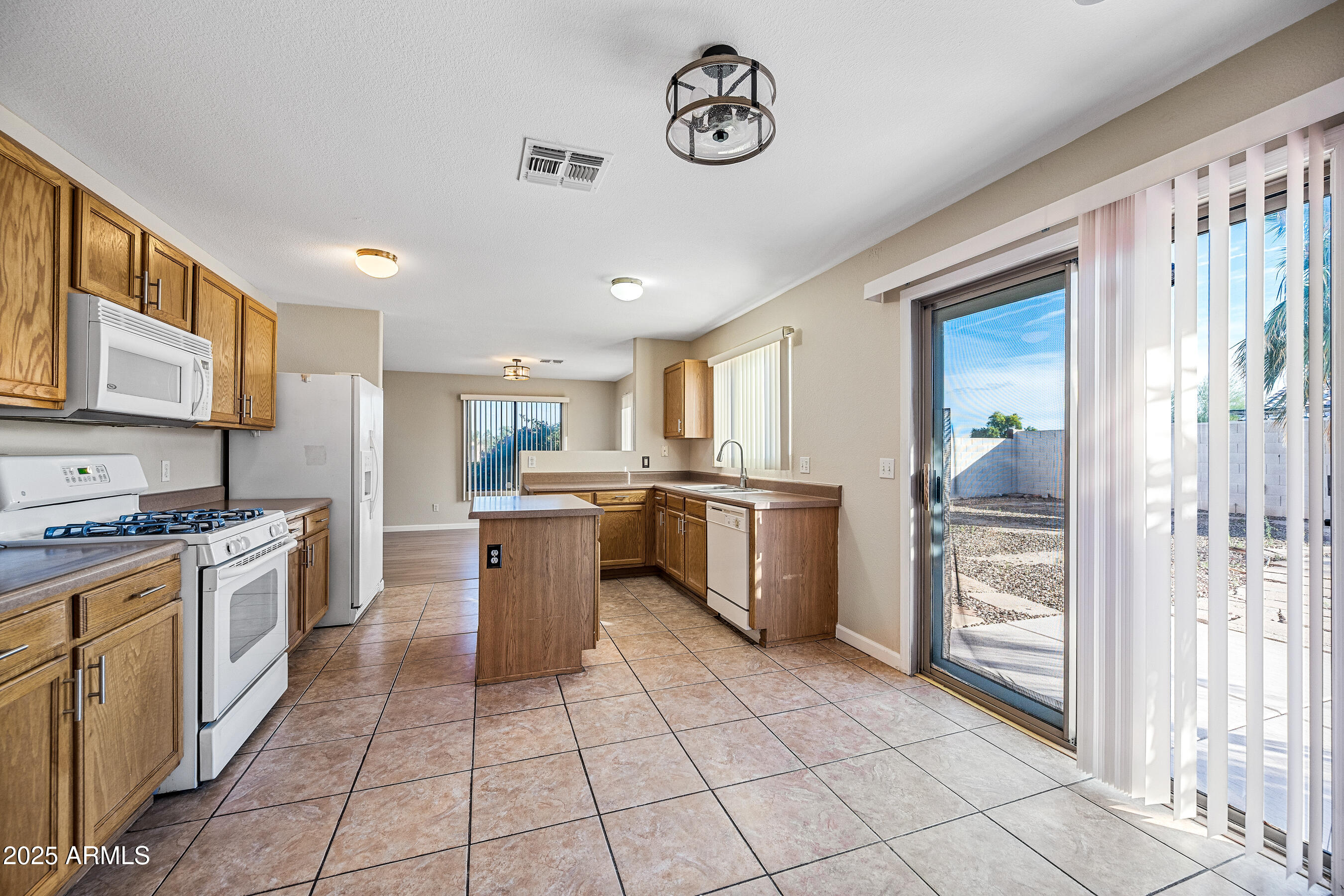 16175 West Adams Street Goodyear, AZ 85338 - Photo 9 of 27 9-16175WAS-ocupix-