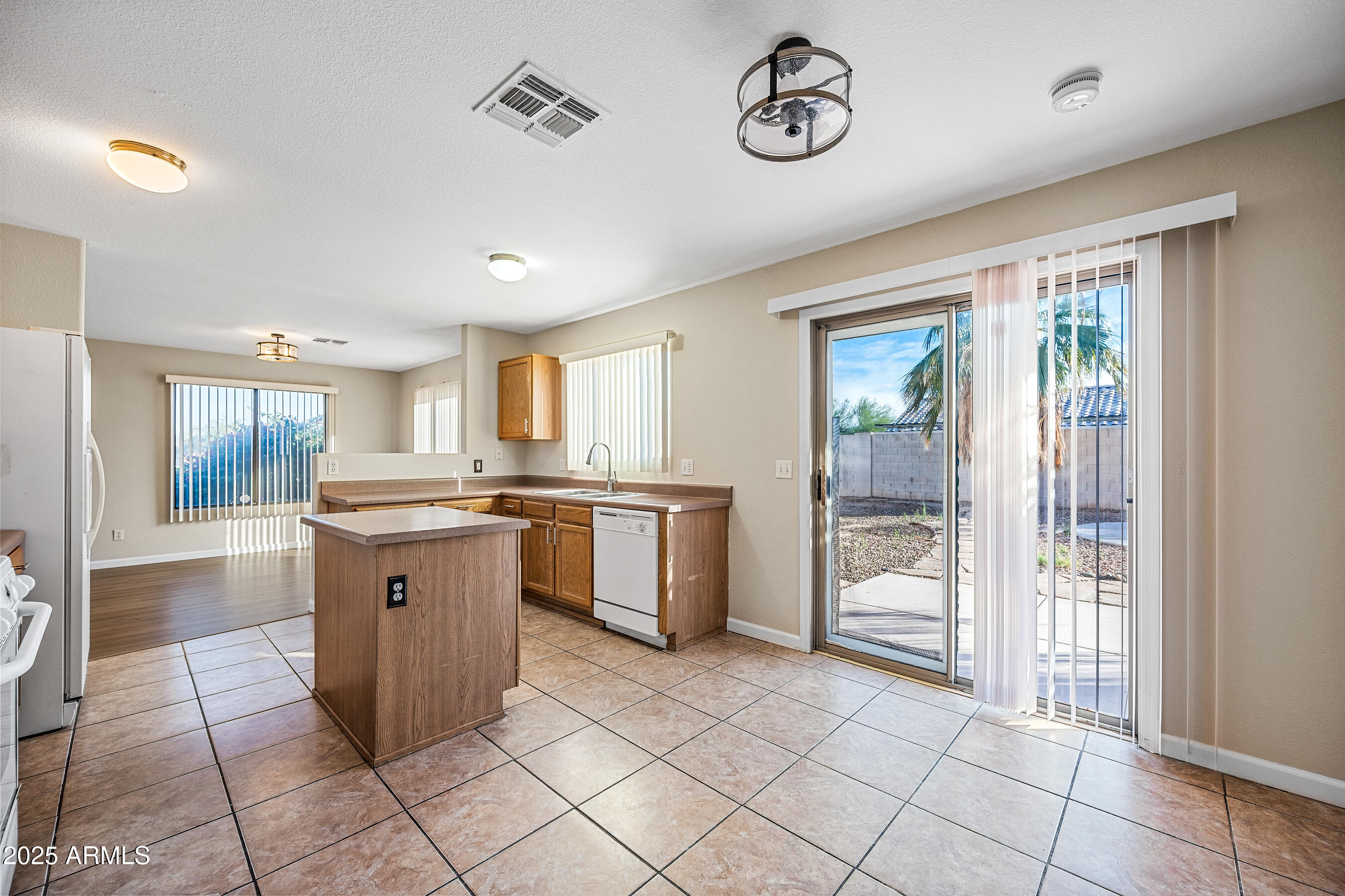 16175 West Adams Street Goodyear, AZ 85338 - Photo 10 of 27 10-16175WAS-ocupix-