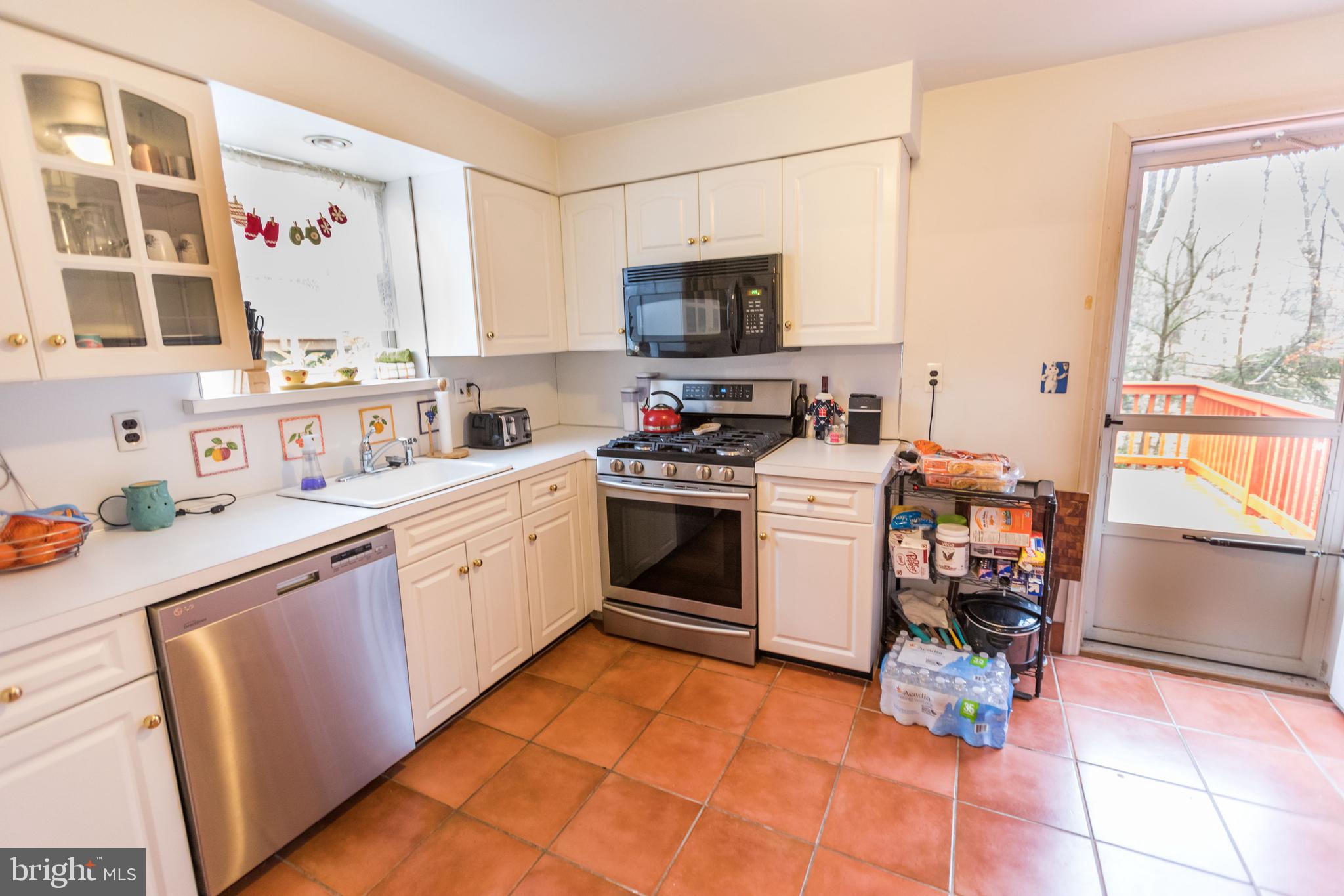 112 Ashwood Road Springfield, PA 19064 - Photo 4 of 42