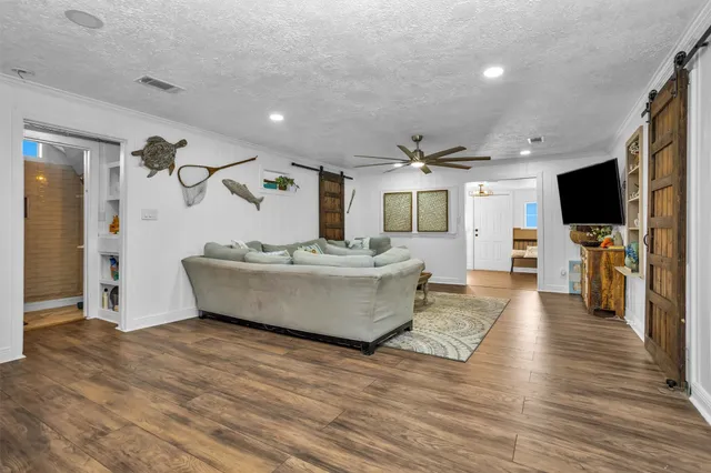 $2,500 | 631 Clear Lake Road, Clear Lake Shores, TX 77565