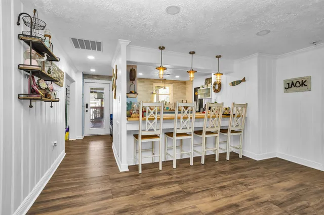 $2,500 | 631 Clear Lake Road, Clear Lake Shores, TX 77565