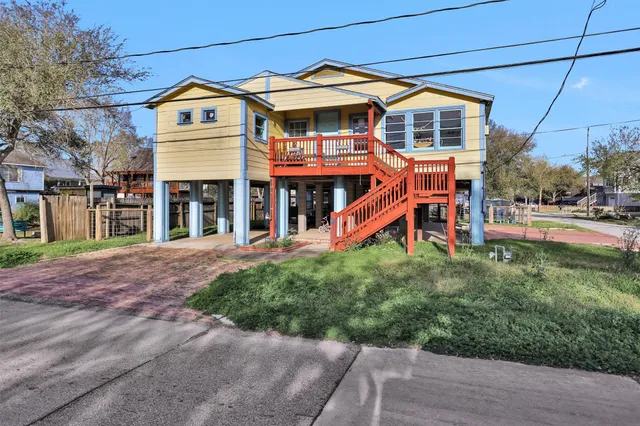 $2,500 | 631 Clear Lake Road, Clear Lake Shores, TX 77565