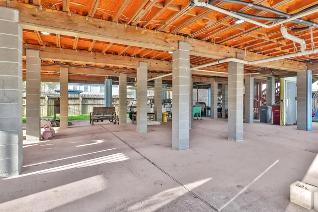 $2,500 | 631 Clear Lake Road, Clear Lake Shores, TX 77565