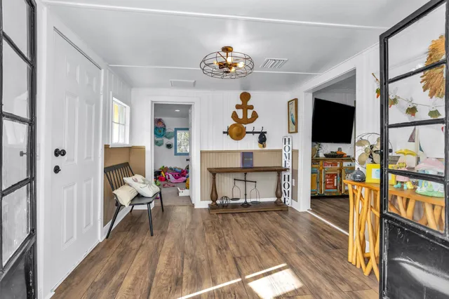 $2,500 | 631 Clear Lake Road, Clear Lake Shores, TX 77565