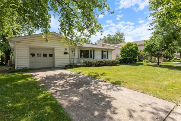 $2,100 | 1206 Campbell Street, Joliet, IL 60435