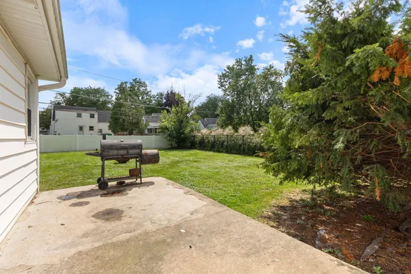 $2,100 | 1206 Campbell Street, Joliet, IL 60435