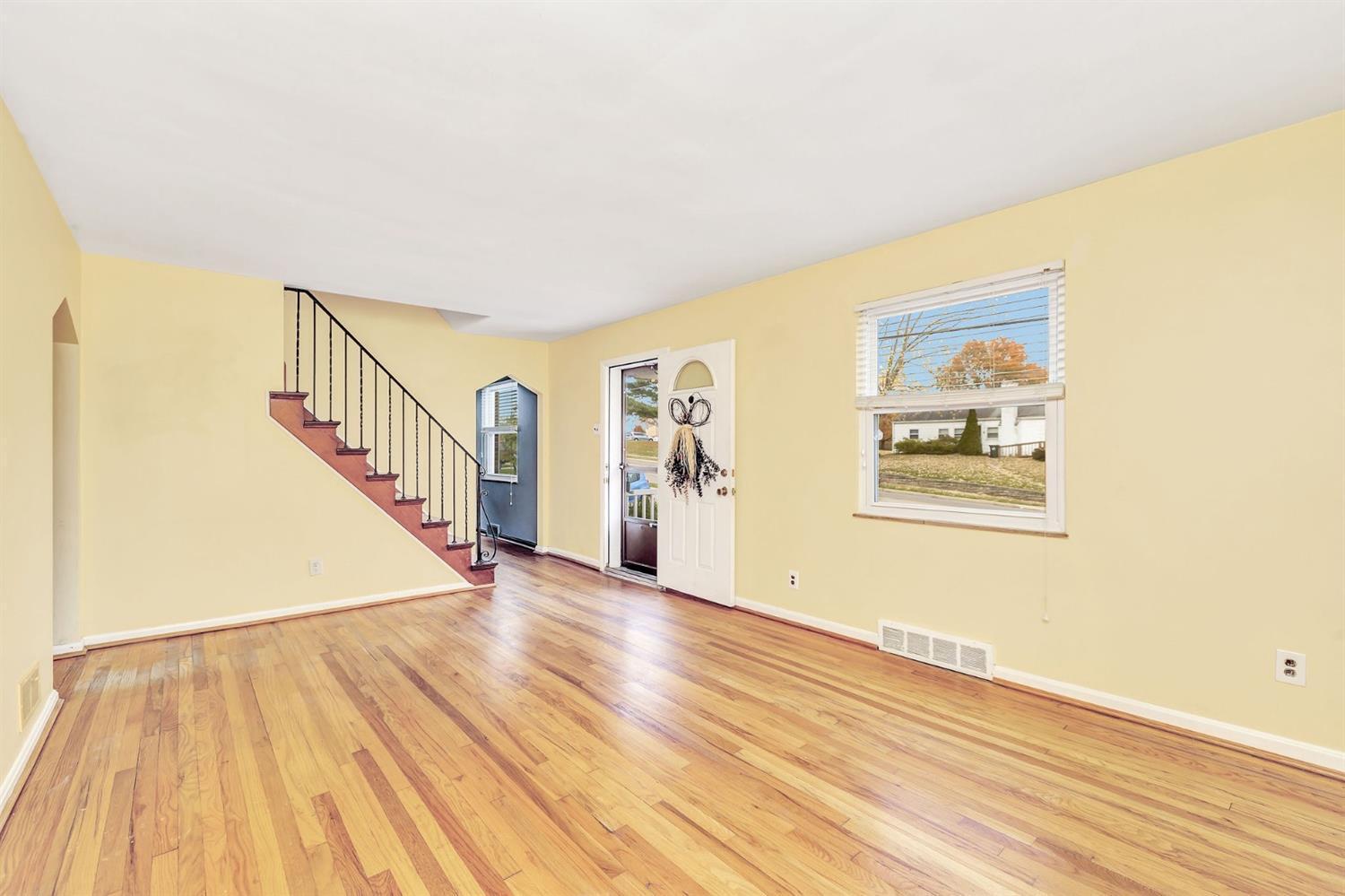 2889 West Galbraith Road Cincinnati, OH 45239 - Photo 5 of 33 Gallery Image 5