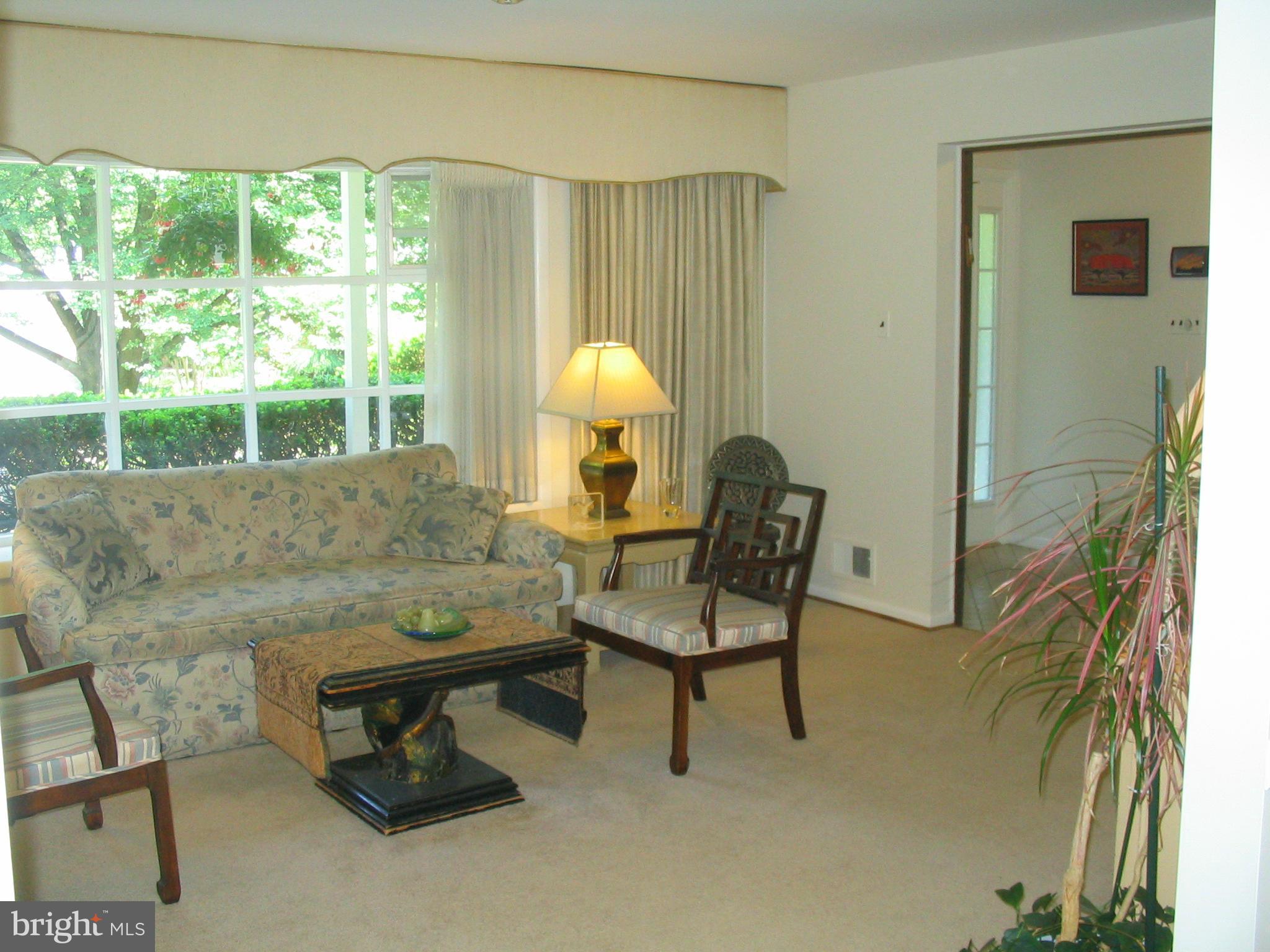 1218 North Belgrade Road Silver Spring, MD 20902 - Photo 10 of 27 Living Room