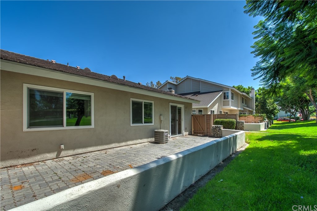 13 Brookmont, Unit 60 Irvine, CA 92604 - Photo 40 of 49 a front view of a house with garden