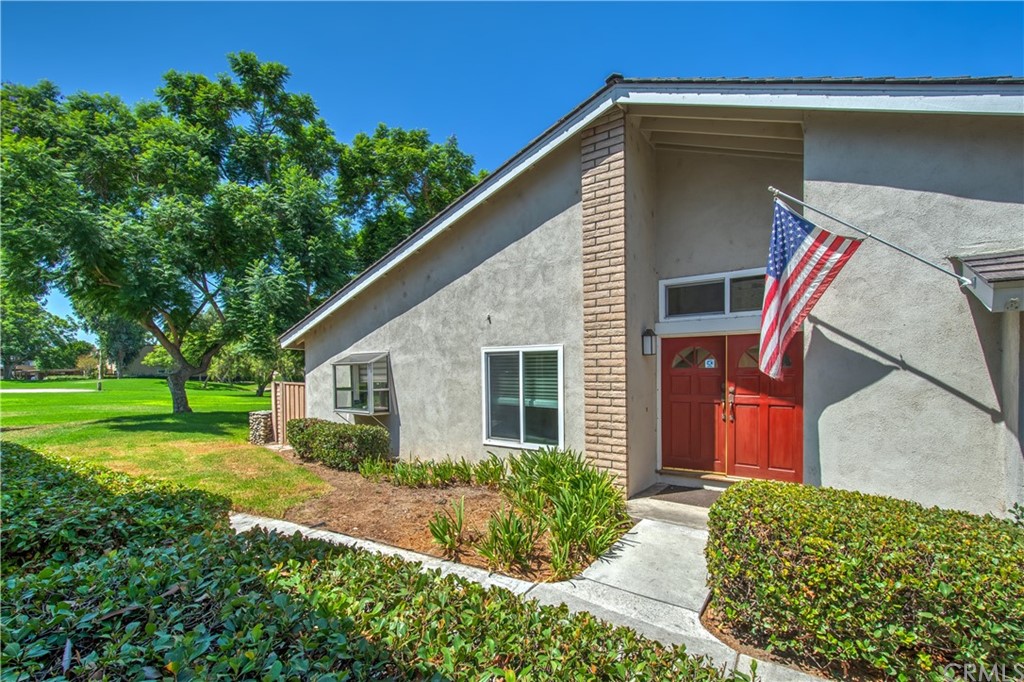 13 Brookmont, Unit 60 Irvine, CA 92604 - Photo 4 of 49 a front view of a house with garden