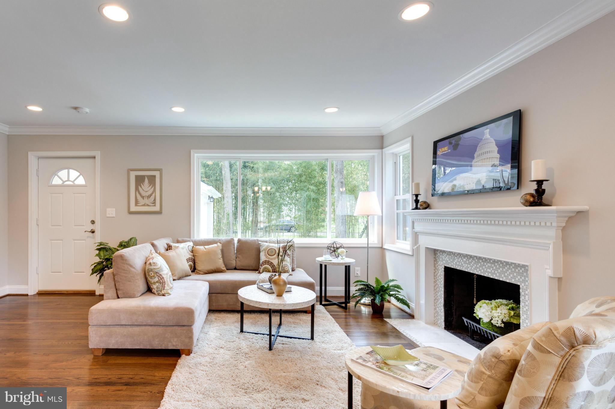 9033 Buckner Road Alexandria, VA 22309 - Photo 5 of 22 Living Room