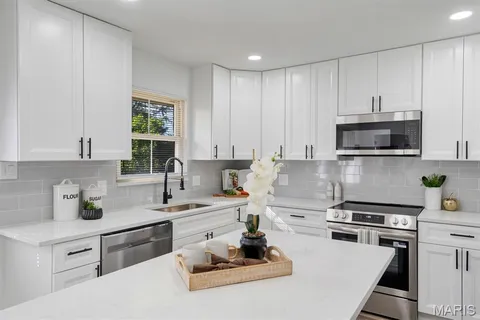 $380,000 | 2261 Eleanor Kay Drive, St. Louis, MO 63125