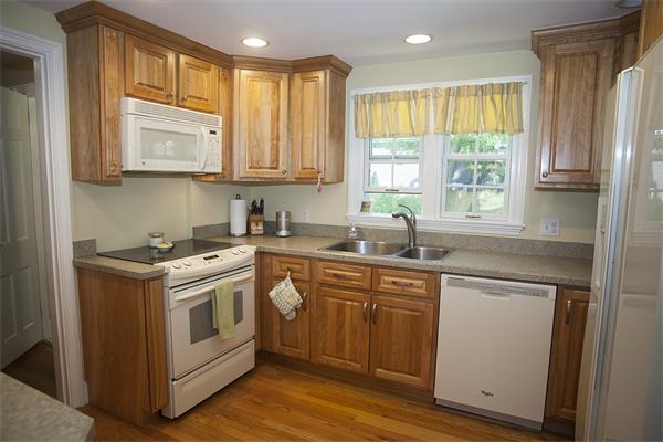 8 Delwood Road Chelmsford, MA 01824 - Photo 2 of 21 Gallery Image 2