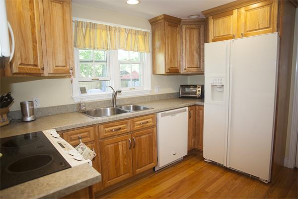 8 Delwood Road Chelmsford, MA 01824 - Photo 3 of 21 Gallery Image 3