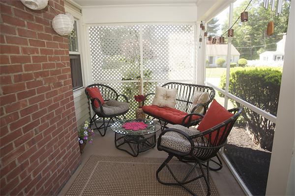 8 Delwood Road Chelmsford, MA 01824 - Photo 9 of 21 Gallery Image 9