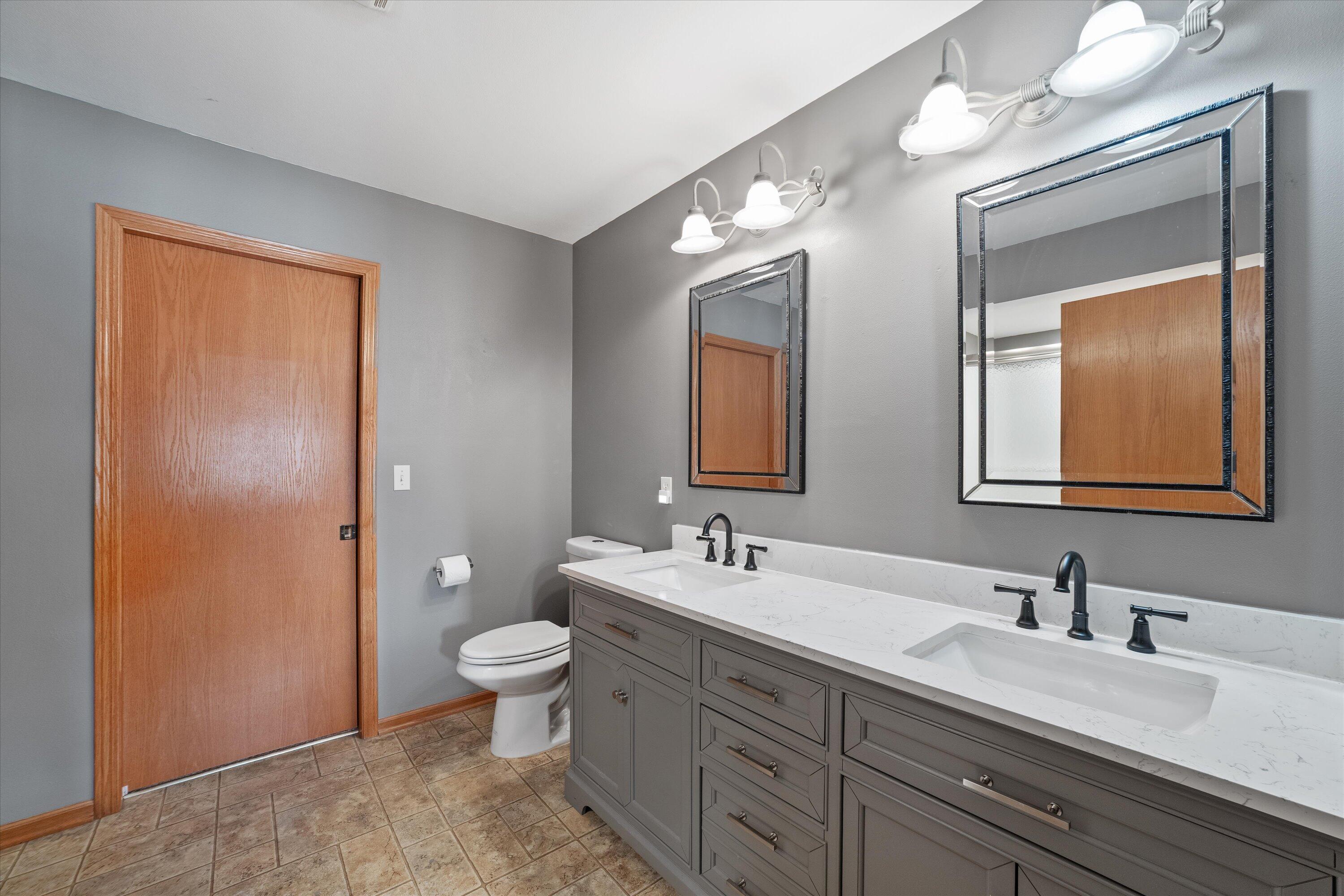 367 North Redding Circle Belgium, WI 53004 - Photo 22 of 48 New Vanity, Double Sinks, and Walk In Closet