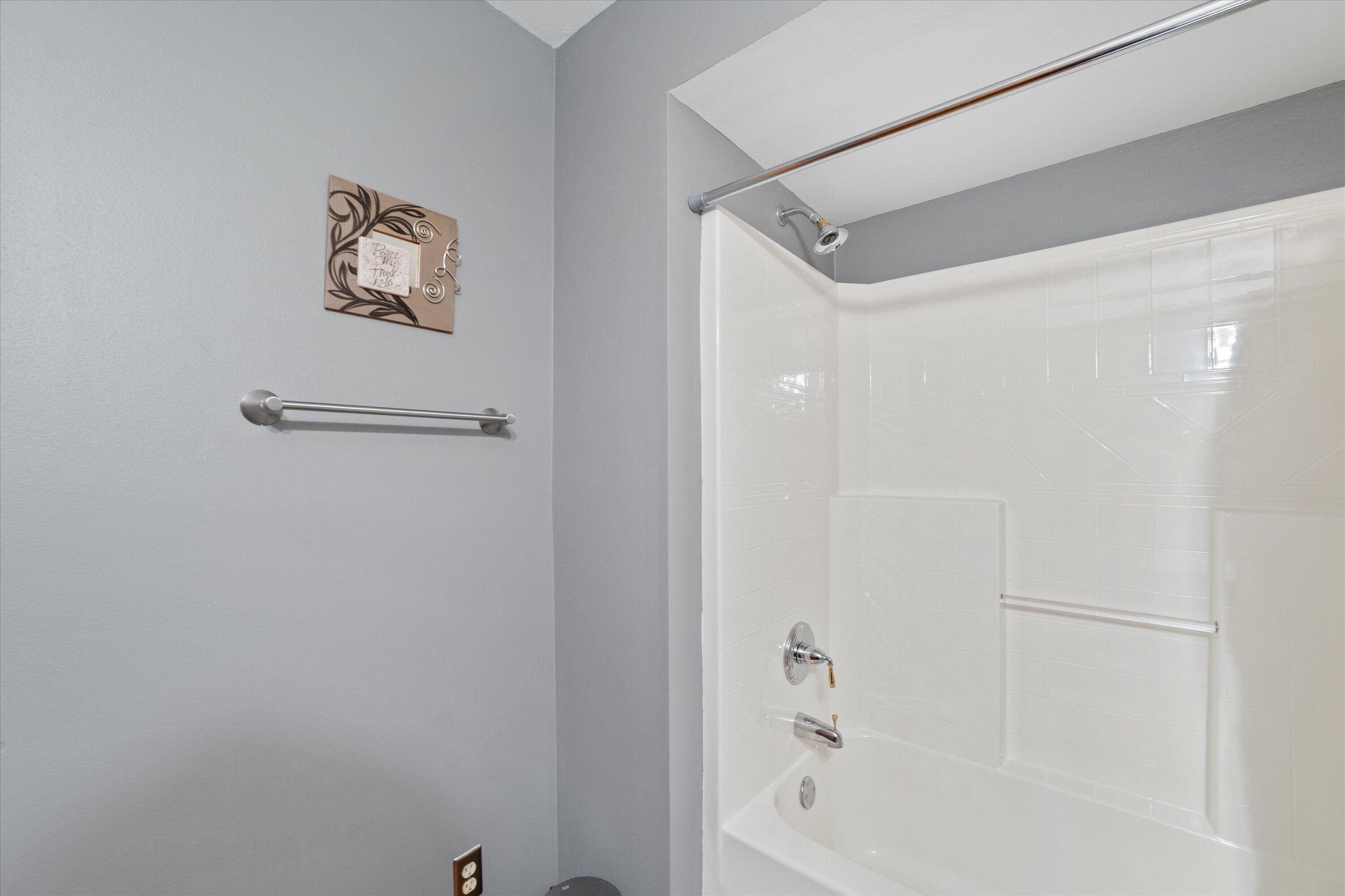 367 North Redding Circle Belgium, WI 53004 - Photo 30 of 48 Shower Over Tub