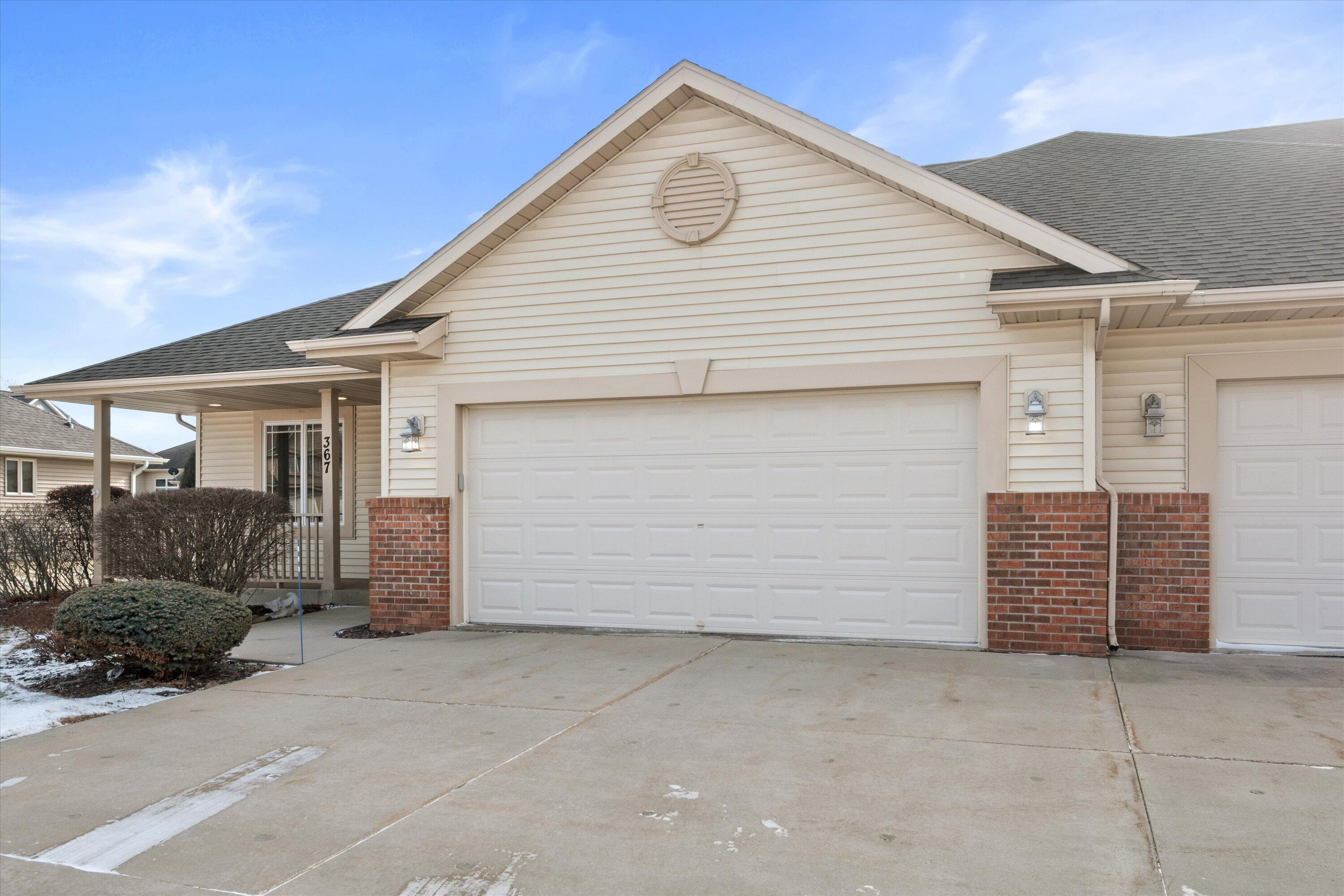 367 North Redding Circle Belgium, WI 53004 - Photo 3 of 48 2.5 Car Garage