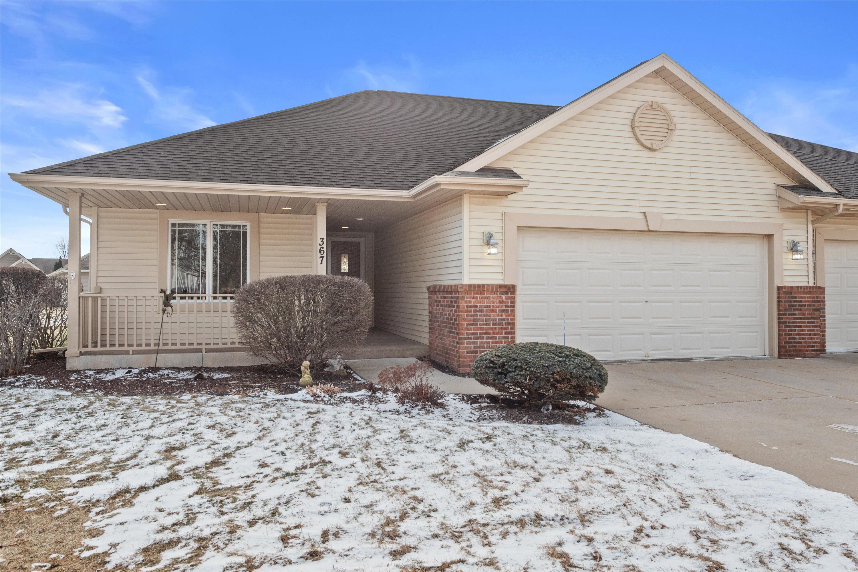 367 North Redding Circle Belgium, WI 53004 - Photo 4 of 48 Front