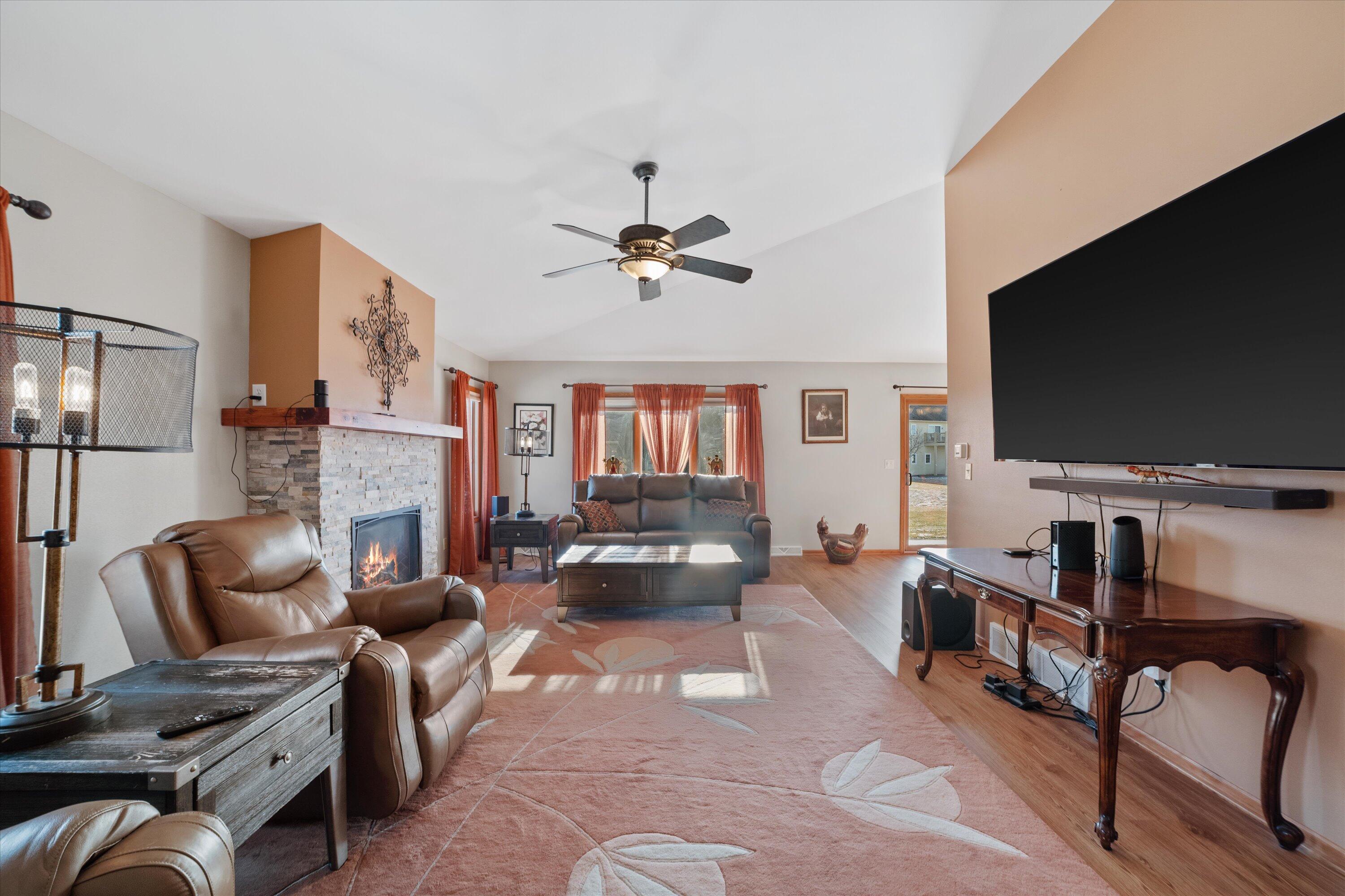 367 North Redding Circle Belgium, WI 53004 - Photo 6 of 48 Living Room
