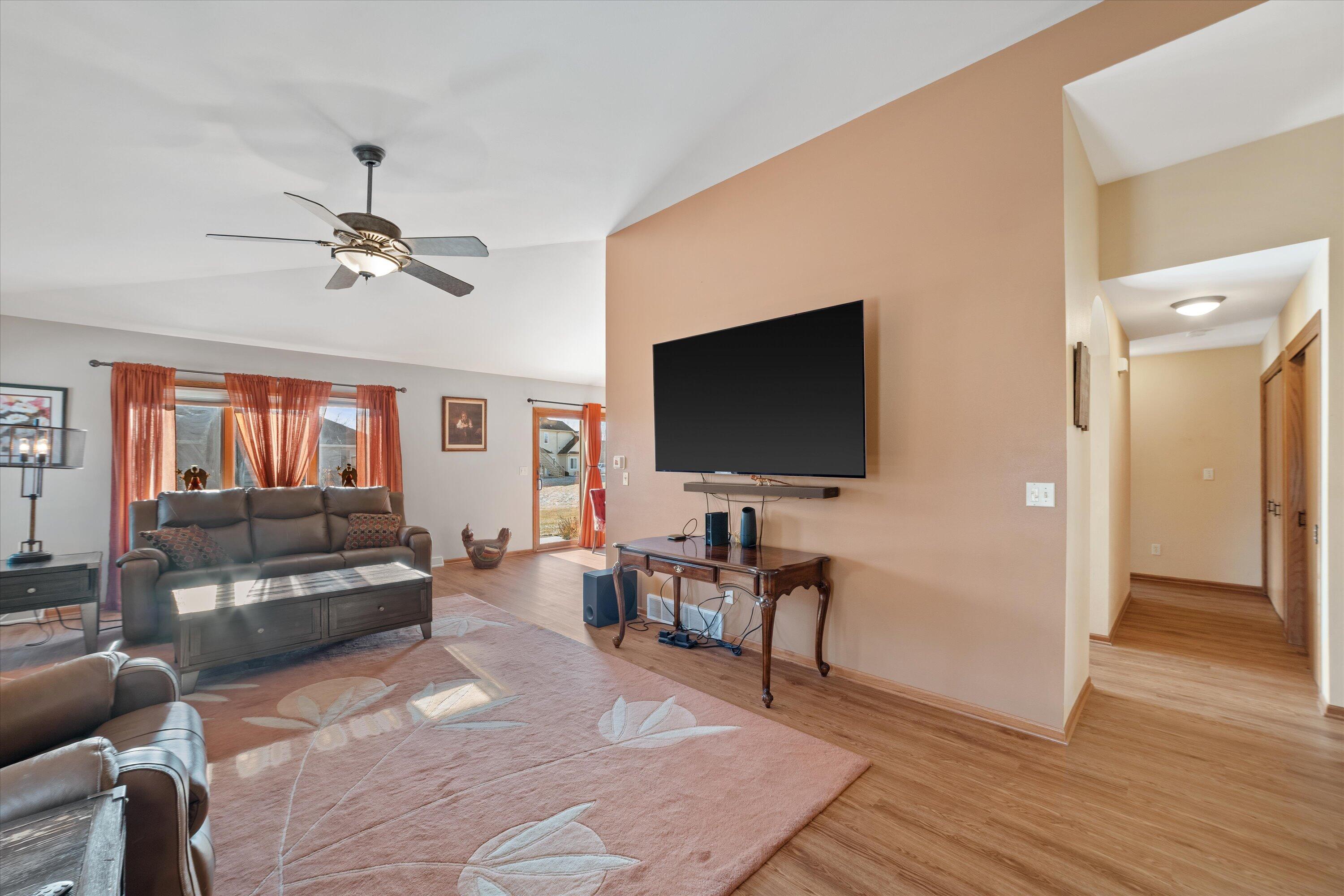 367 North Redding Circle Belgium, WI 53004 - Photo 7 of 48 Living Room