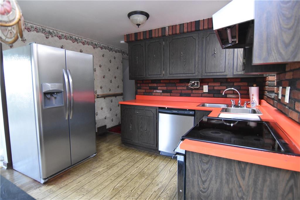 4237 School Street Homestead, PA 15120 - Photo 11 of 46
