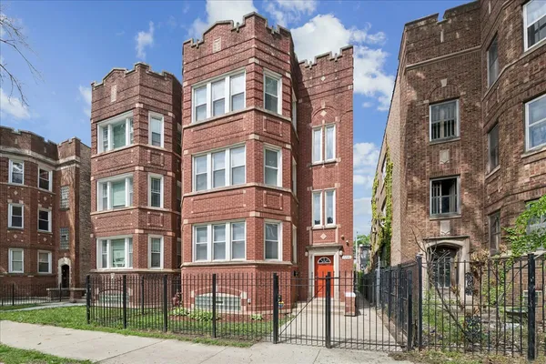 $2,000 | 7730 South Essex Avenue, Unit 2, Chicago, IL 60649