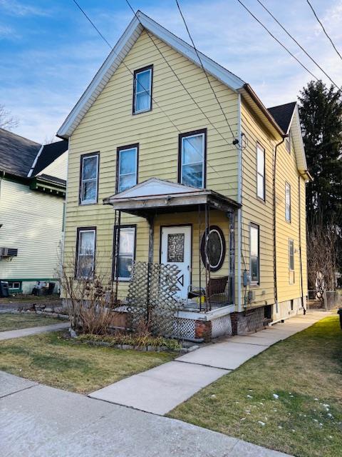 Front of property with a front lawn