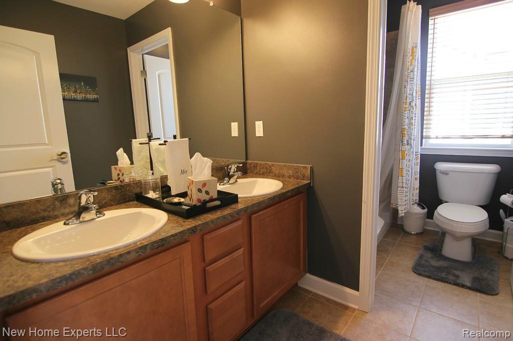 27159 Victoria Road Novi, MI 48374 - Photo 28 of 39 Victoria Upstairs Full Bath.jpg
