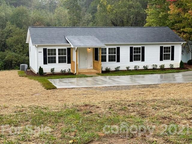 1515 Howard Gap Loop Road Flat Rock, NC 28731 - Photo 2 of 26 Gallery Image 2