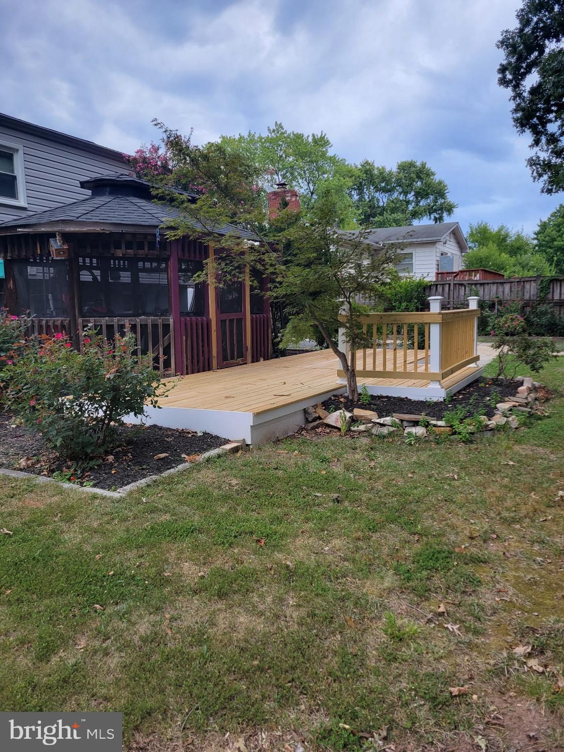 10019 Lomond Drive Manassas, VA 20109 - Photo 19 of 31 a garden view with a seating space
