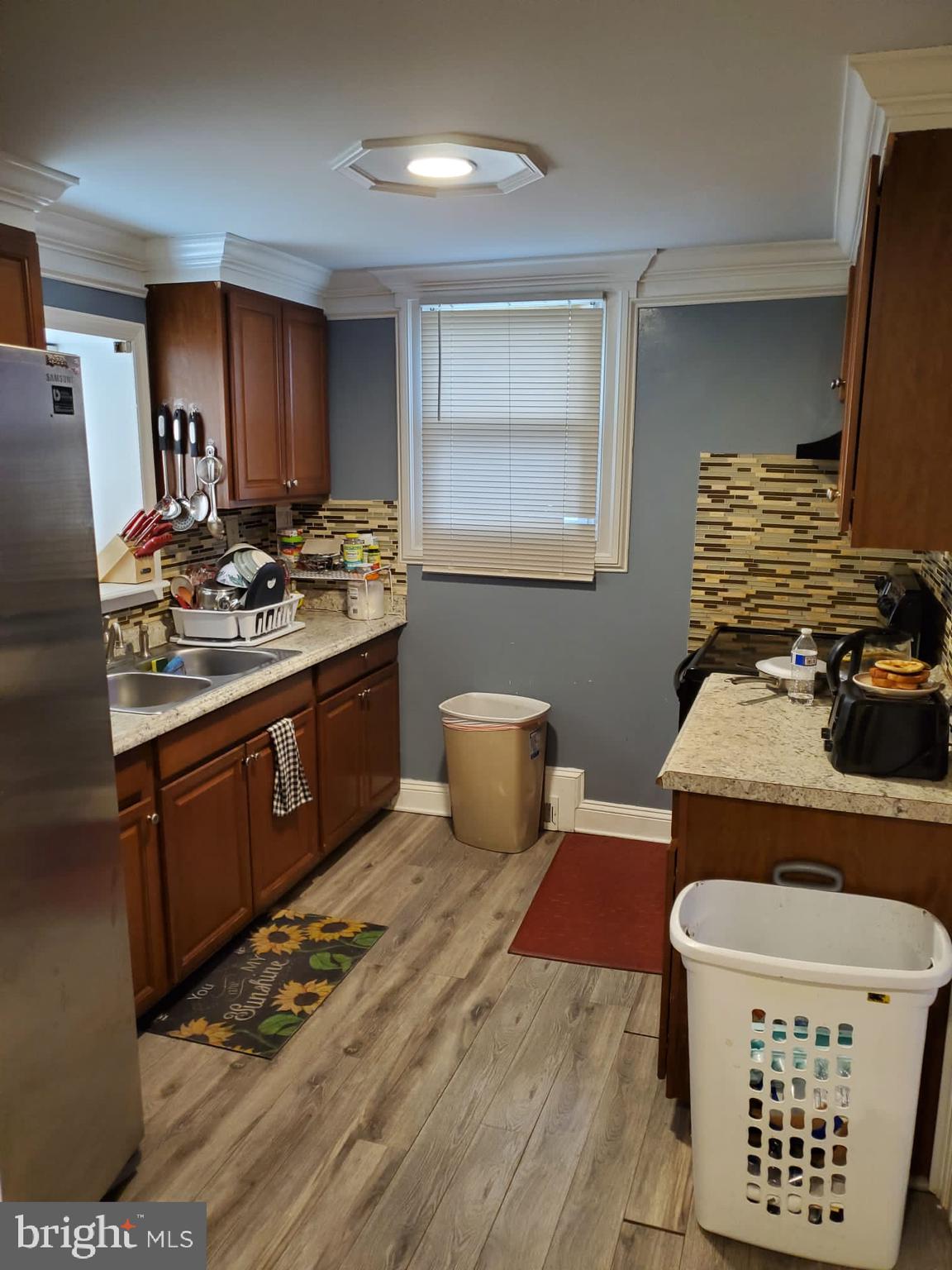 10019 Lomond Drive Manassas, VA 20109 - Photo 23 of 31 a kitchen with a stove a sink and a refrigerator