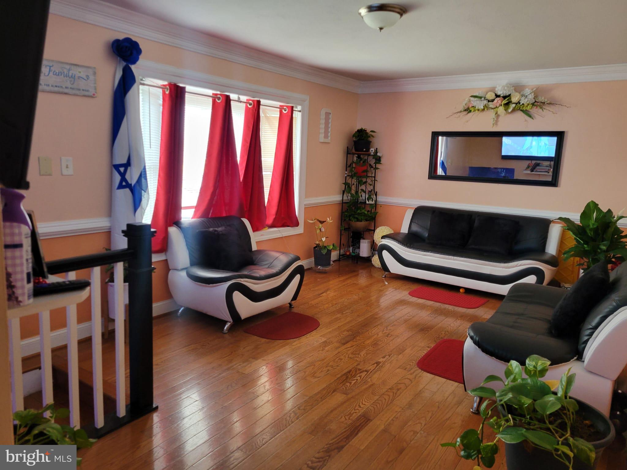10019 Lomond Drive Manassas, VA 20109 - Photo 10 of 31 a living room with furniture and a window