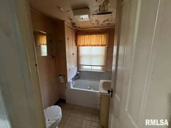 $45,000 | 102 West North 1st Street, Table Grove, IL 61482