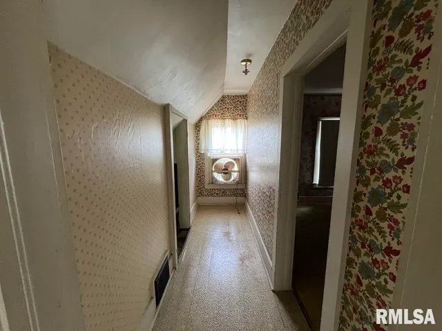 $49,000 | 102 West North 1st Street, Table Grove, IL 61482