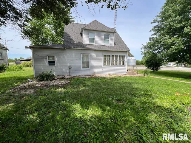 $49,000 | 102 West North 1st Street, Table Grove, IL 61482