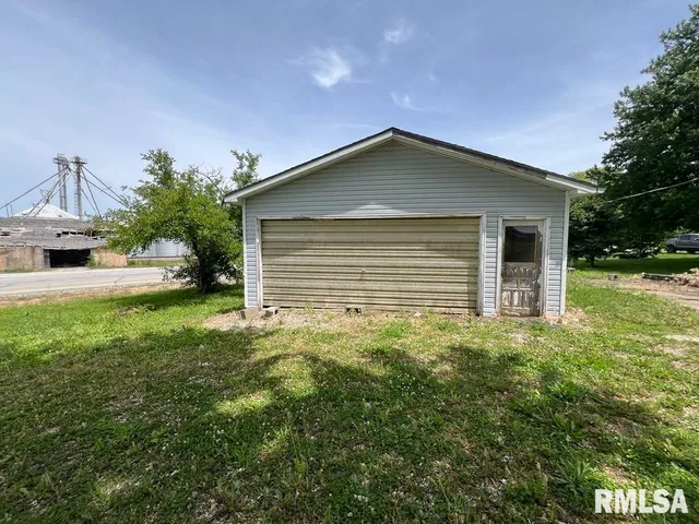 $49,000 | 102 West North 1st Street, Table Grove, IL 61482