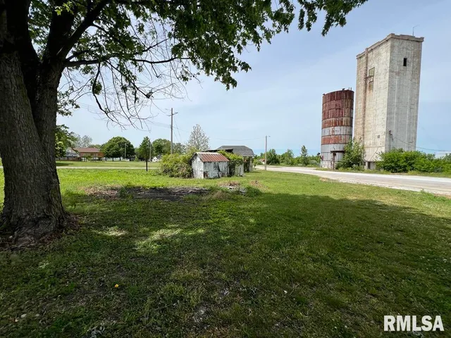 $49,000 | 102 West North 1st Street, Table Grove, IL 61482